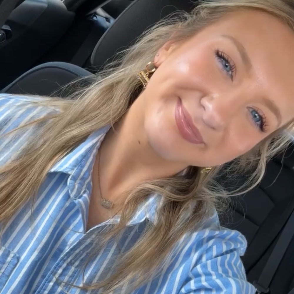 Meet your Posher, Caitlin